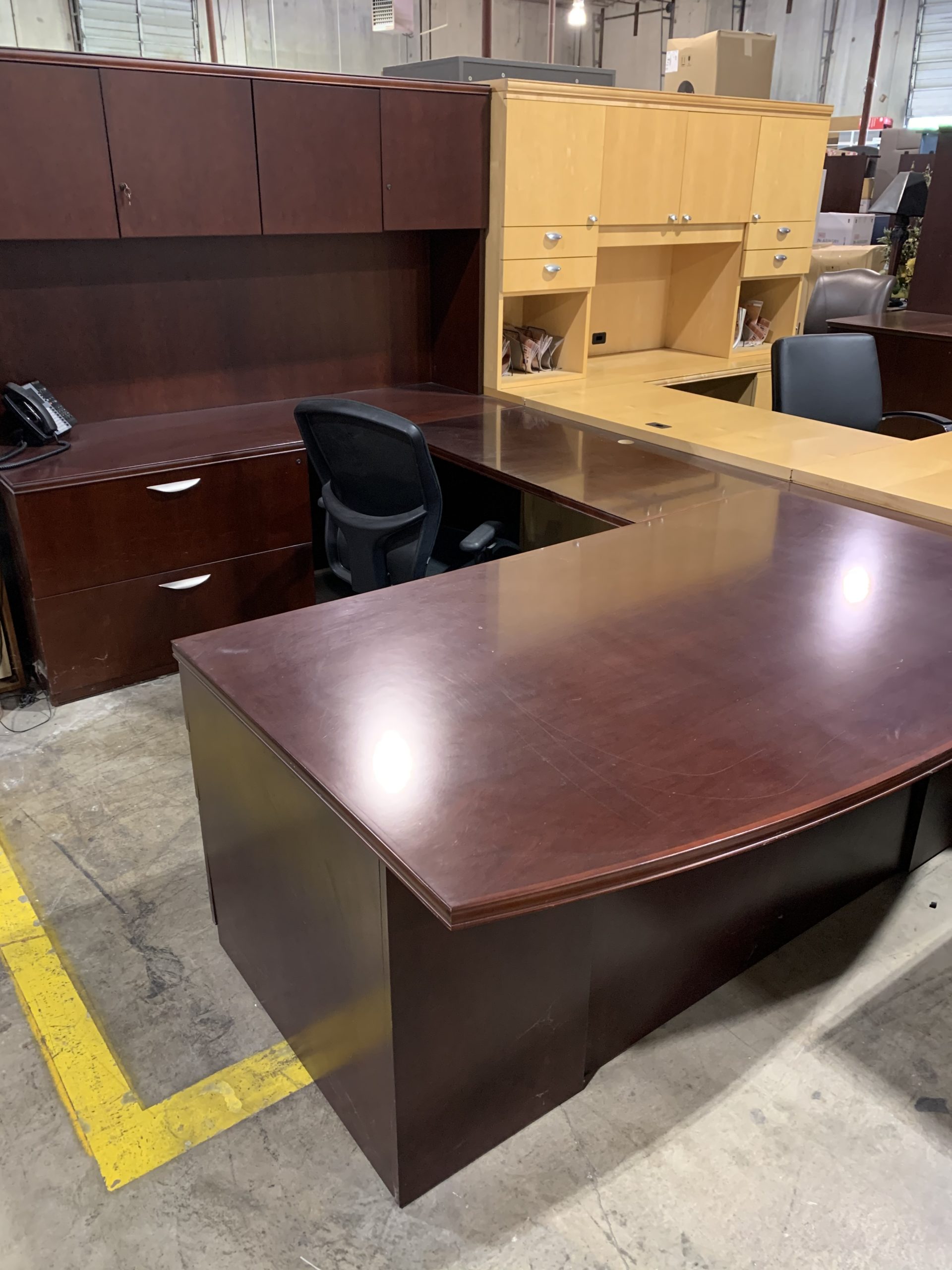 Executive "U" Desk with Hutch Image
